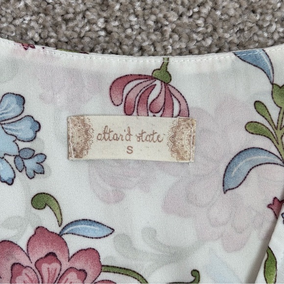 Altar’d State Women’s Cream and Pink Floral Bell Sleeve Blouse Size Small - Picture 5 of 8